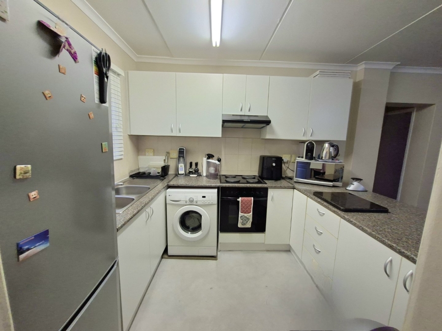 2 Bedroom Property for Sale in Vredekloof East Western Cape